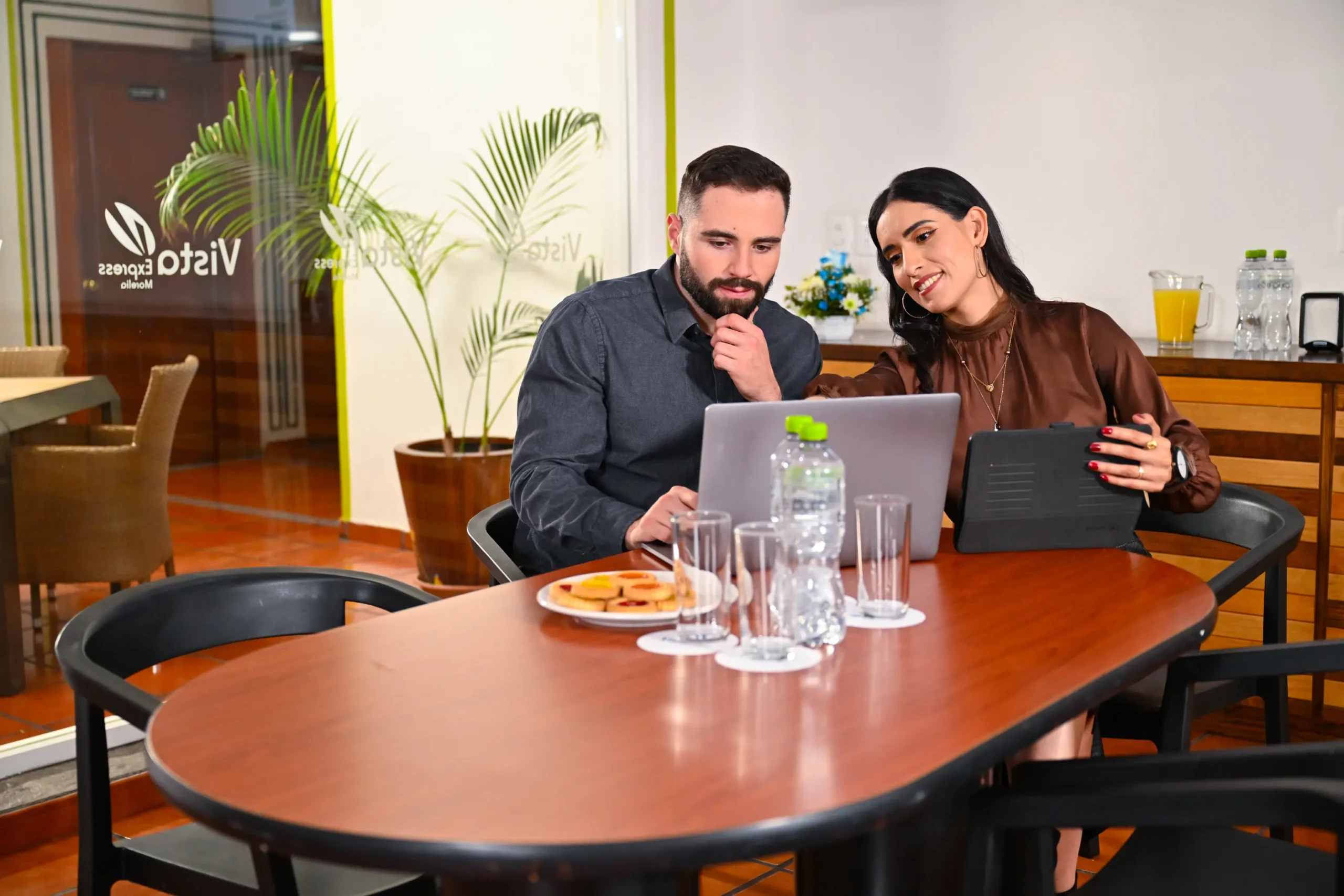 Coworking with
bed included